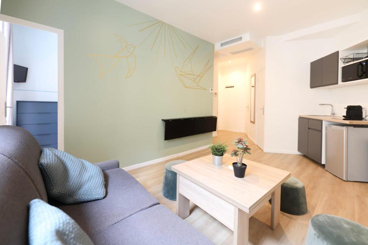 Green Apartment Near Montmartre And Opera ปารีส ภายนอก รูปภาพ